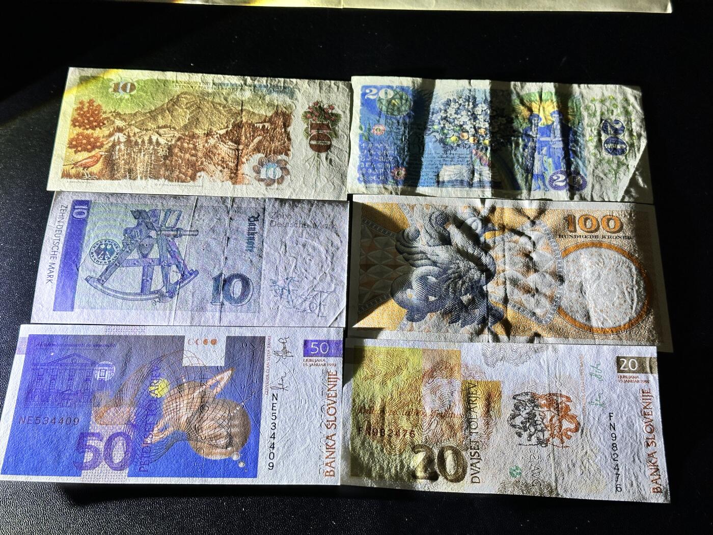 《外钞收藏家》第五百四十六期（本期有精品银币、以及稀少裸币和热门评级币）（本平台长期征集拍品、欢迎藏友们联系合作） 捷克斯洛伐克、德国、丹麦、斯洛文尼亚 六张一起 非全新 品相如图