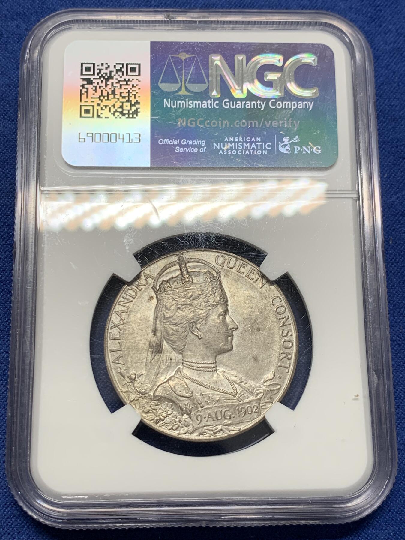 《竞宝斋》第400场 周日，周一，周二，3场连拍 （全场包邮） NGC MS63 英国1902年爱德华七世登基银章 BHM-3737 银光璀璨，铸工厚重，正面为爱德华七世半身像，背面雕饰精美，细节锐利，保存状态优异。铭记王权更迭的历史时刻，百年英伦气息凝于章面，尽显帝国时代的庄严与典雅