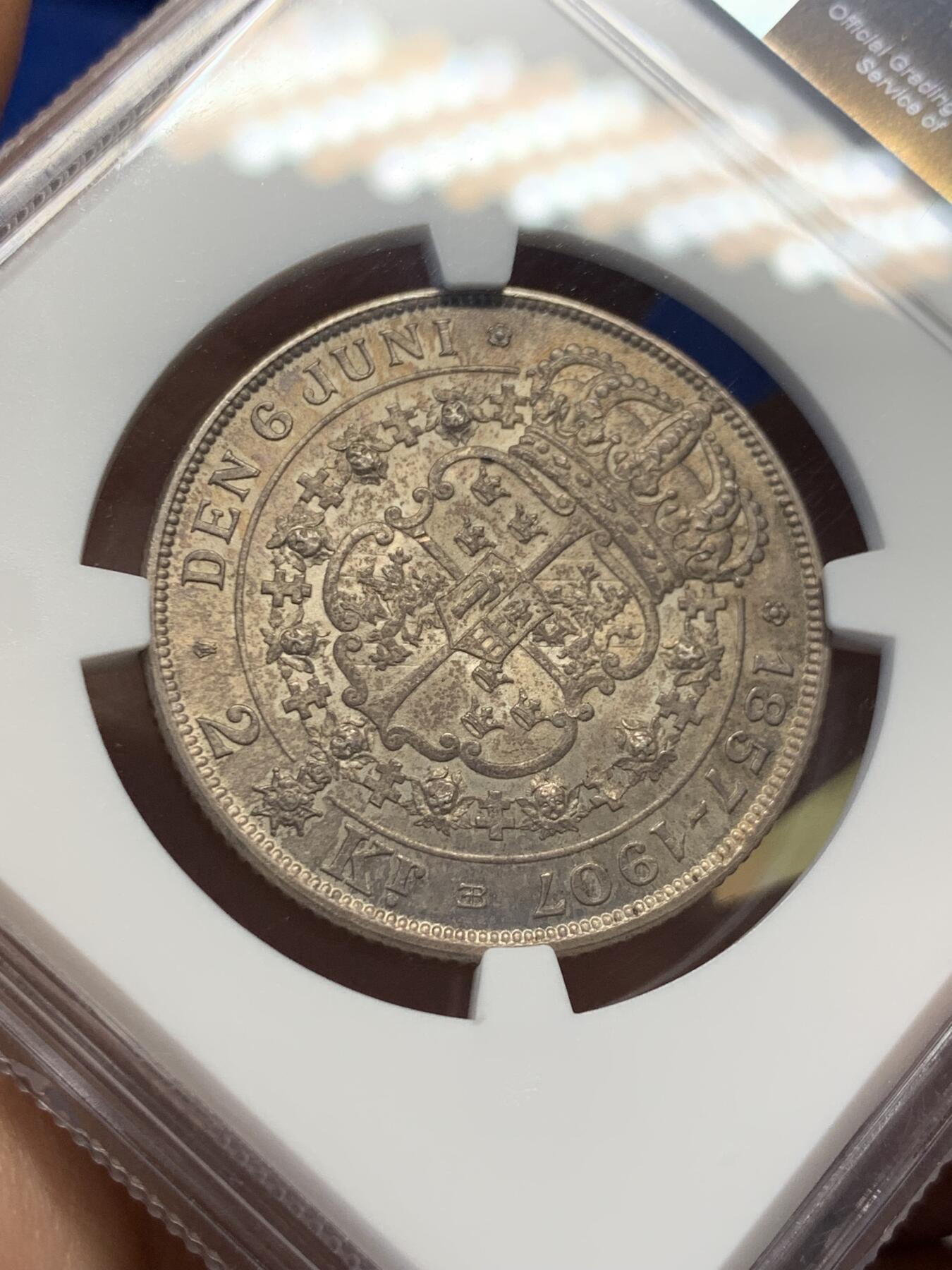 《竞宝斋》第400场 周日，周一，周二，3场连拍 （全场包邮） NGC MS64 瑞典王国1907年奥斯卡二世与索菲亚王后金婚纪念2克朗银币，原汁原味老包浆，包浆醇厚浓郁，酱彩锋利感十足