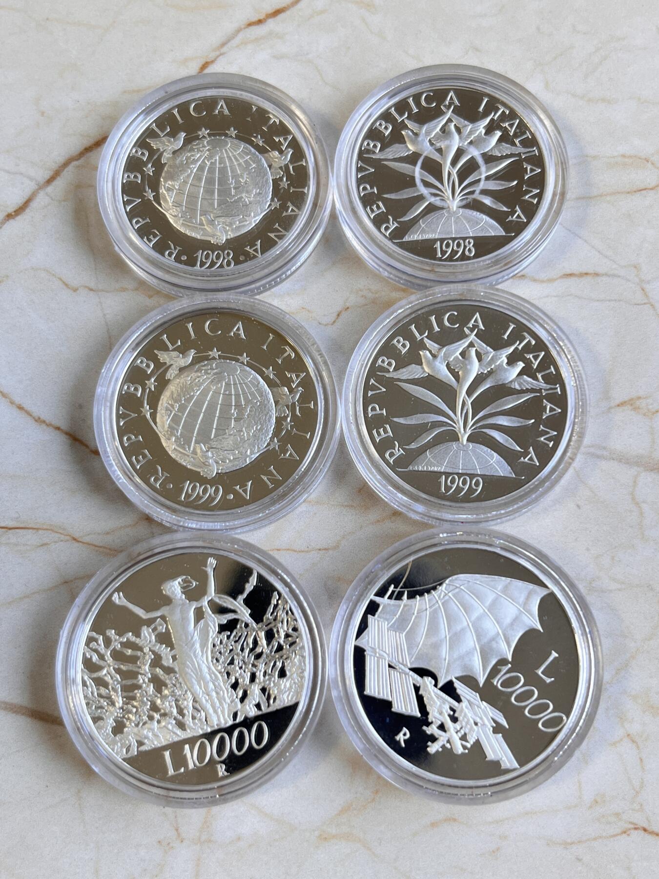 第166期拍卖【长期征集拍品】 获奖意大利1998-2000年迈向新世纪精制银币6枚全套，1999年5000里拉的那枚获得克劳斯最佳艺术币和年度最佳硬币两项大奖！835银，16克*6