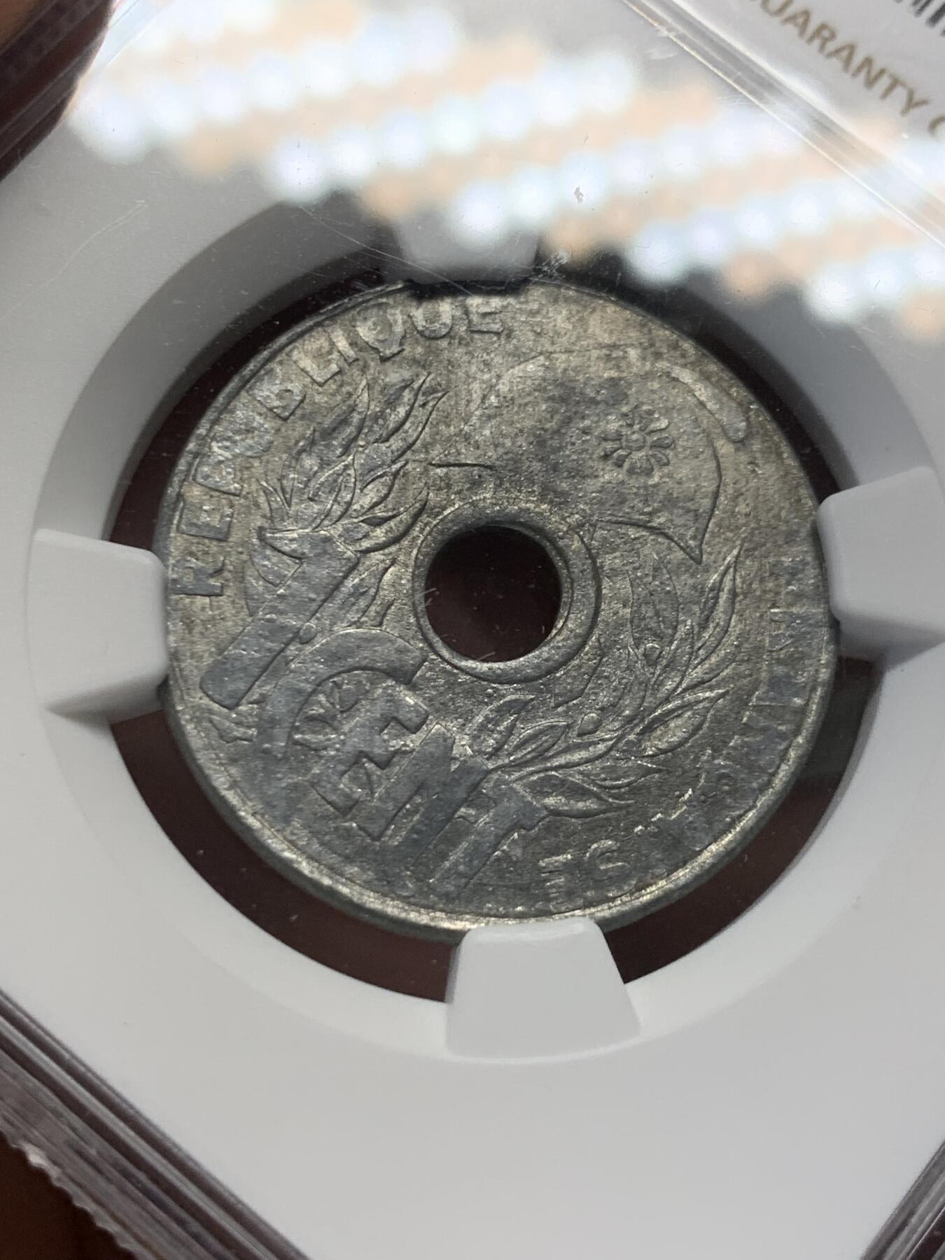 《竞宝斋》第400场 周日，周一，周二，3场连拍 （全场包邮） NGC MS63 法属印支1941花帽1分锌币 保存非常难得