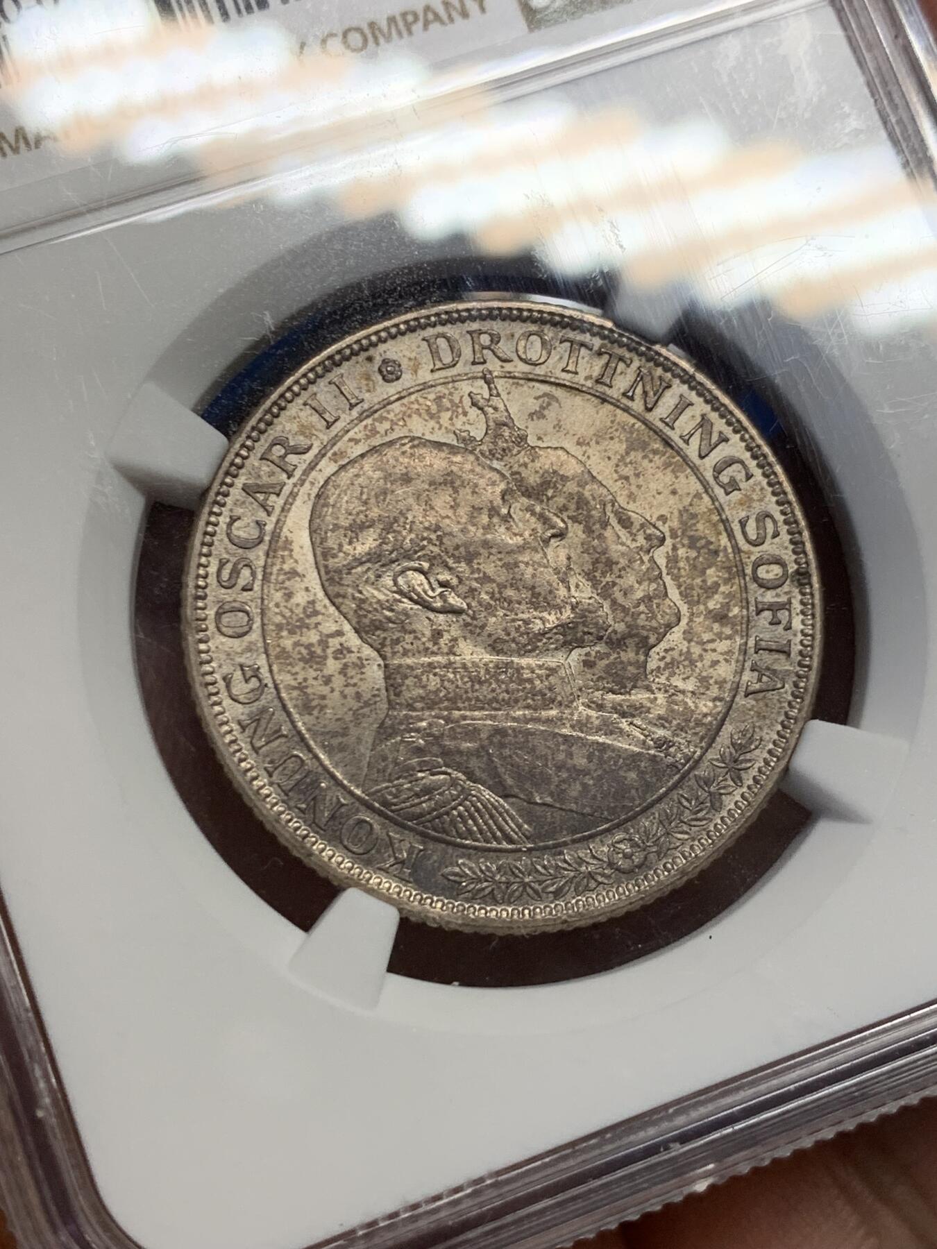 《竞宝斋》第400场 周日，周一，周二，3场连拍 （全场包邮） NGC MS64 瑞典王国1907年奥斯卡二世与索菲亚王后金婚纪念2克朗银币，原汁原味老包浆，包浆醇厚浓郁，酱彩锋利感十足
