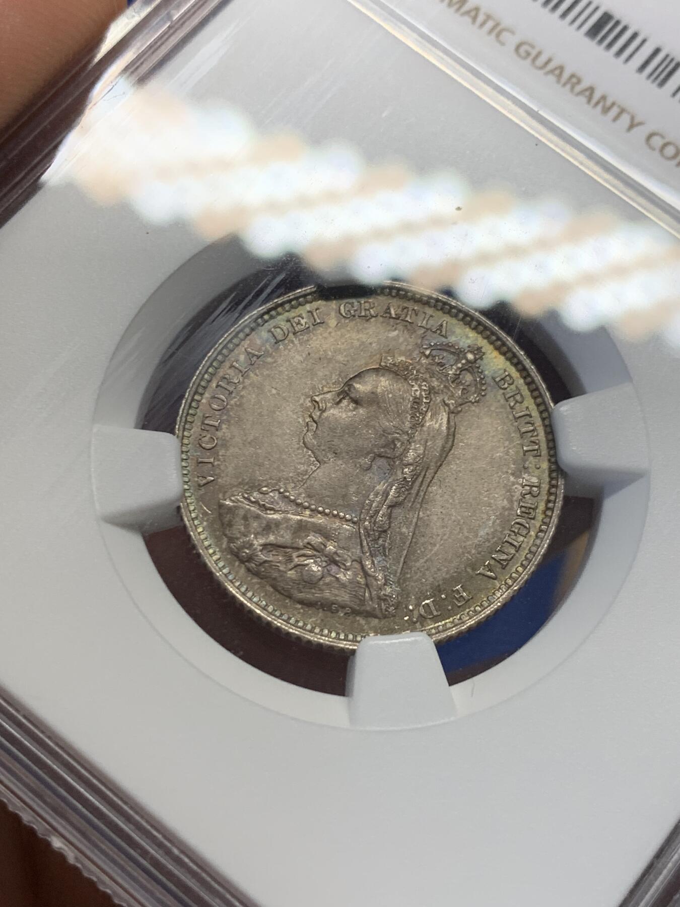 《竞宝斋》第400场 周日，周一，周二，3场连拍 （全场包邮） NGC MS64 英国 1887年 维多利亚高冠 1先令 银币