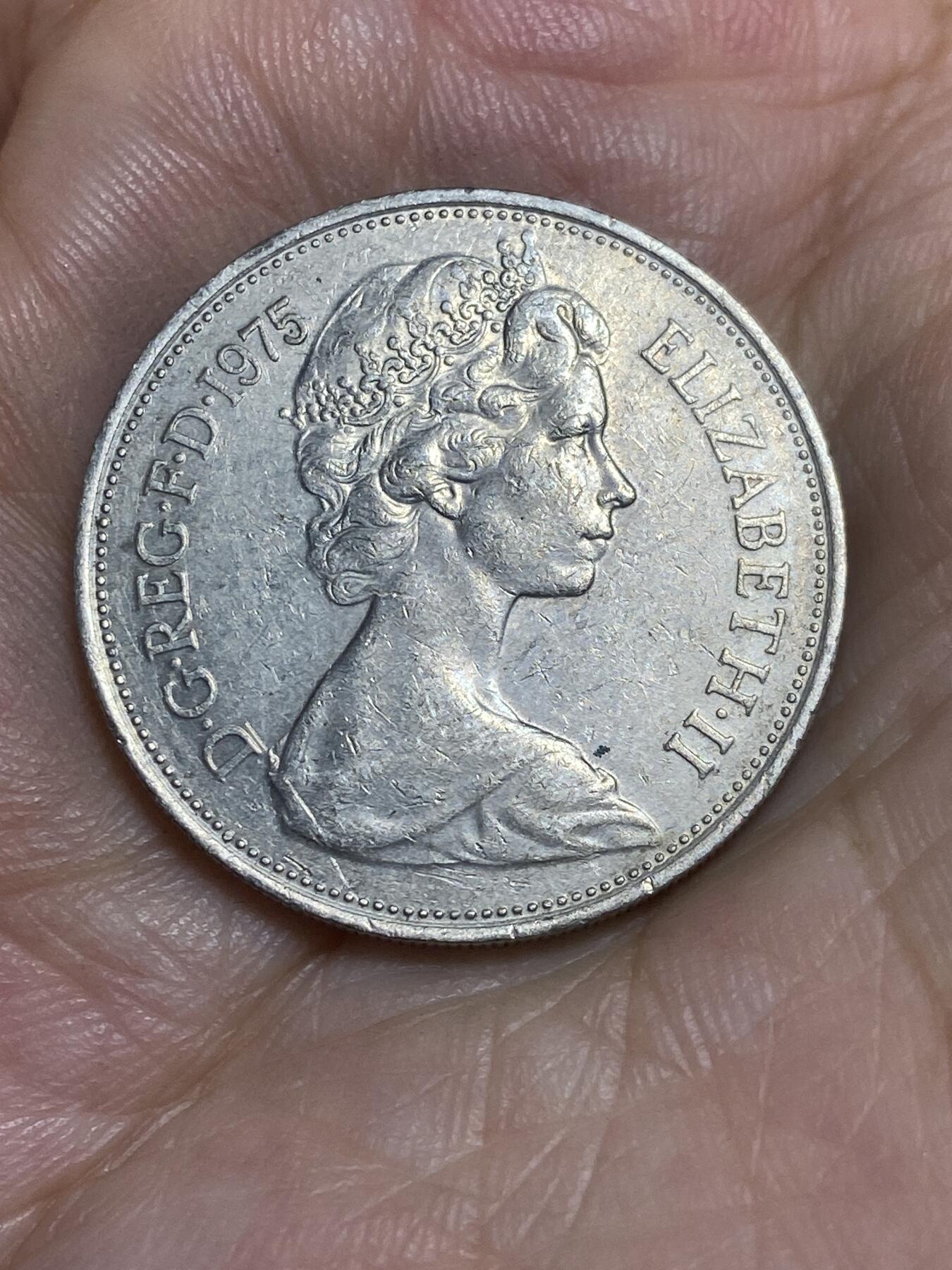 2025年第六十五场(总第九十一场）外国好品散币(免佣金) 英国🇬🇧1975年10新便士(伊丽莎白二世中年花冠，十进制冠狮大尺寸)