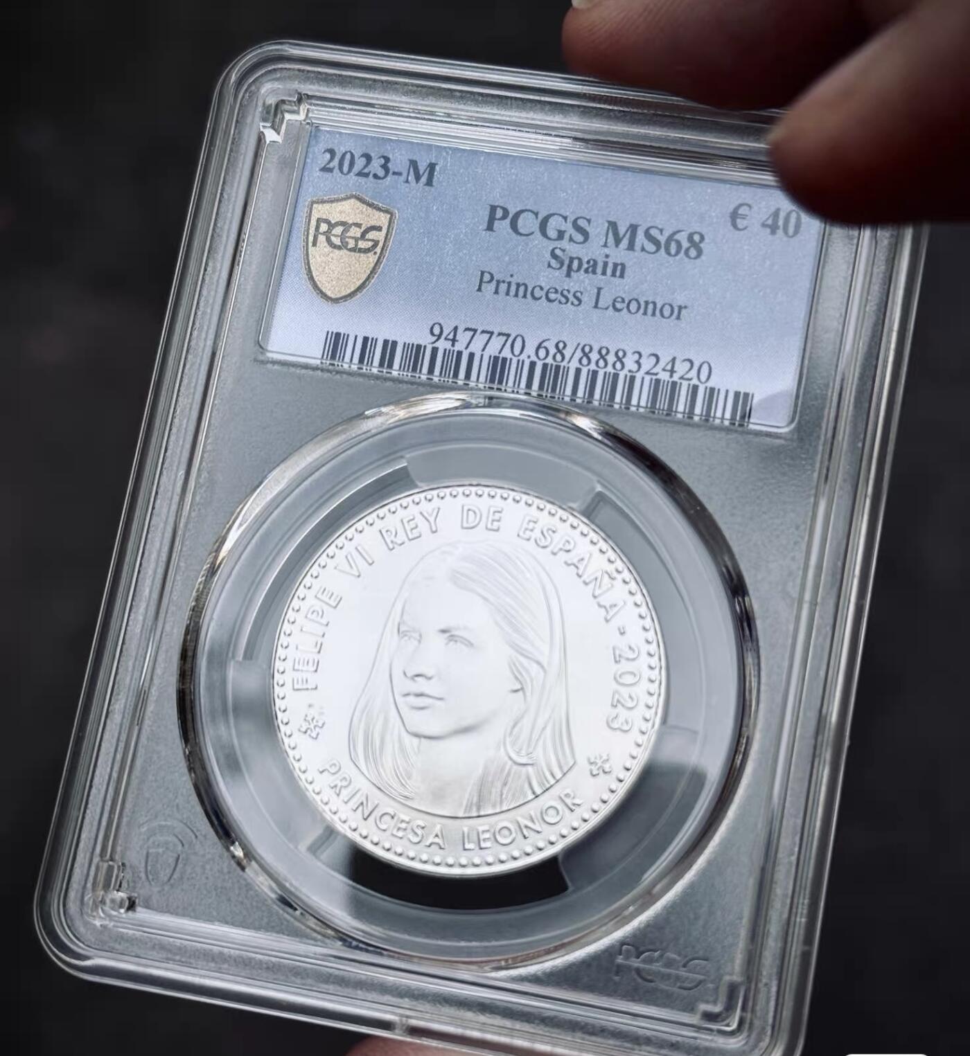 PCGS68 2023年西班牙公主银币，莱昂诺尔公主十八岁生日（成人）纪念银币，重18克，925银，面值40欧元，人物面及背面彩色十分漂亮，原袋送评，欧洲最美公主。