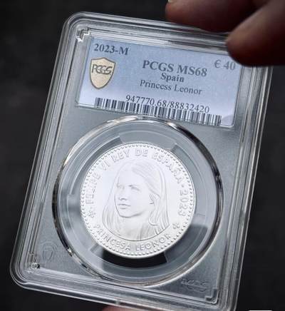 PCGS68 2023年西班牙公主银币，莱昂诺尔公主十八岁生日（成人）纪念银币，重18克，925银，面值40欧元，人物面及背面彩色十分漂亮，原袋送评，欧洲最美公主。 - PCGS68 2023年西班牙公主银币，莱昂诺尔公主十八岁生日（成人）纪念银币，重18克，925银，面值40欧元，人物面及背面彩色十分漂亮，原袋送评，欧洲最美公主。