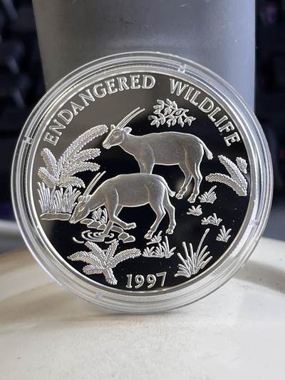 第166期拍卖【长期征集拍品】 - 老挝1997年濒危野生动物长角沙奥拉纪念银币，925银，发行15000枚