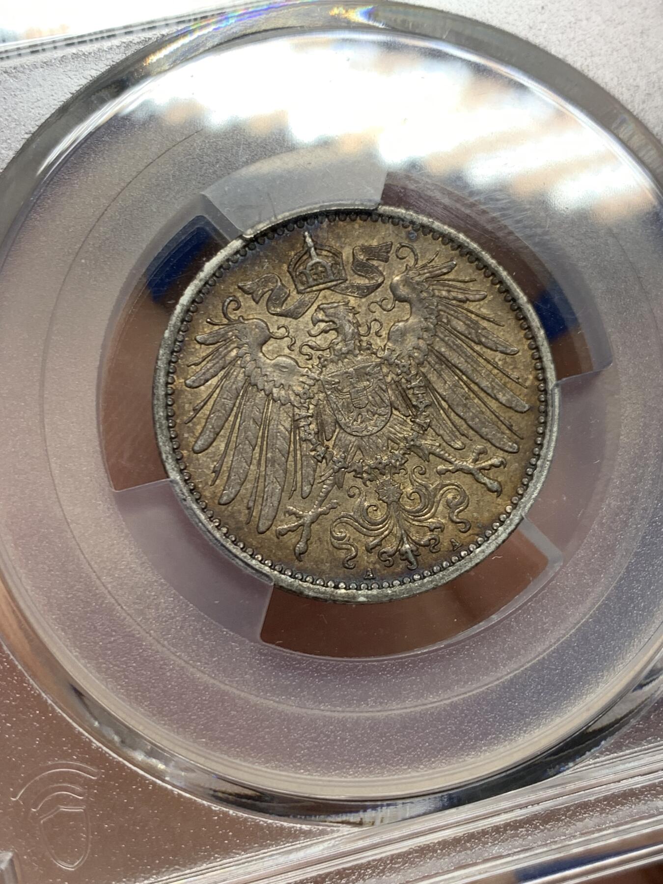 《竞宝斋》第400场 周日，周一，周二，3场连拍 （全场包邮） PCGS MS62 德国1915年1马克，一面深蓝色包浆，一面深灰色包浆，绝美包浆 支撑脚小磕