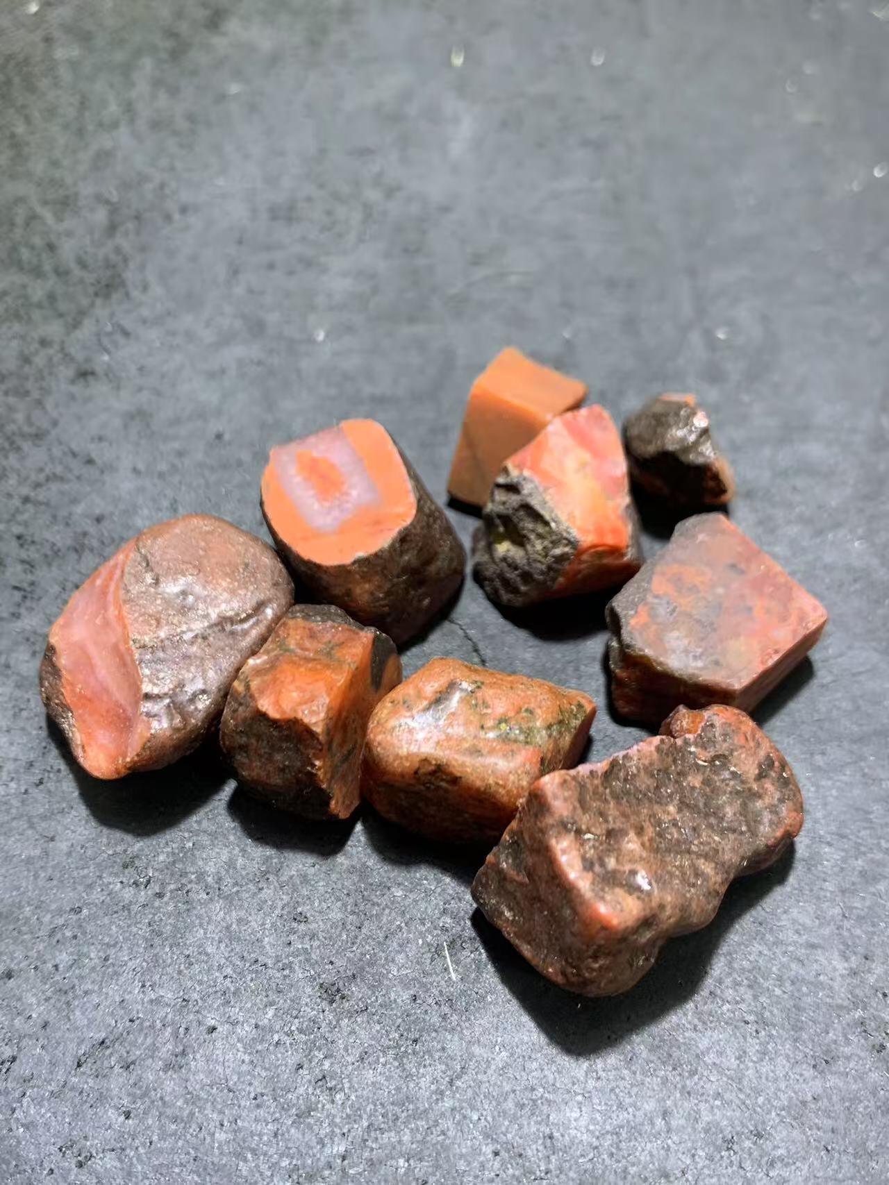 川料开窗料南红玛瑙小原石一组，