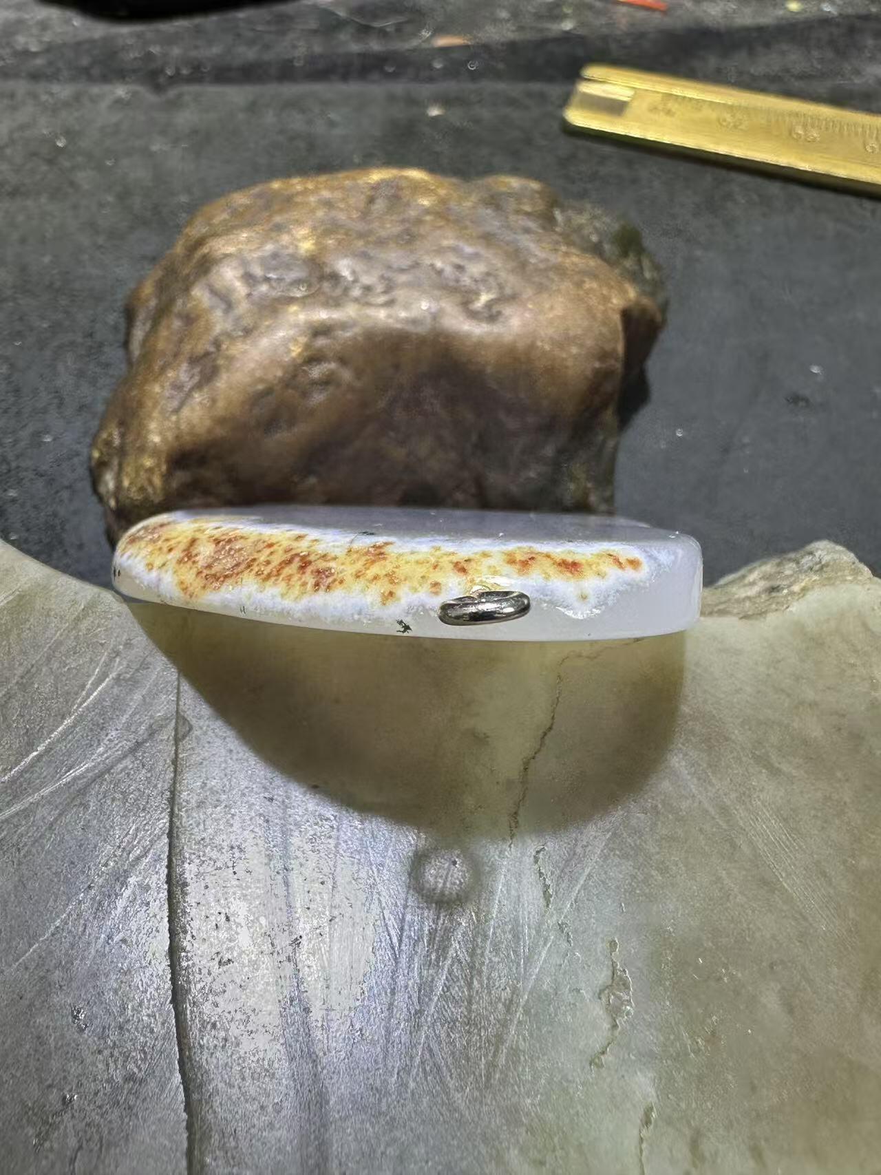 精美原皮荔枝冻白玉髓吊坠一个
