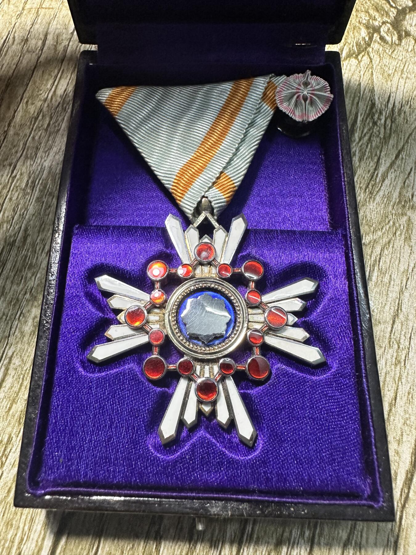 章，世界钱币 五等瑞宝章，原盒带略，带字
