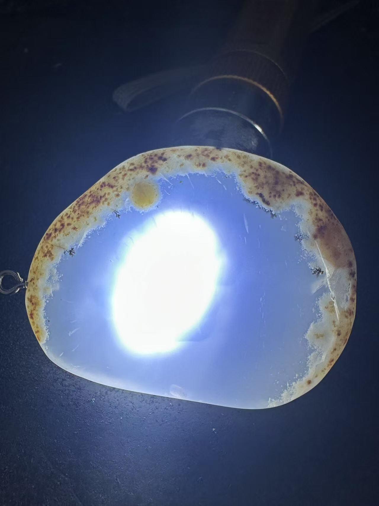 精美原皮荔枝冻白玉髓吊坠一个