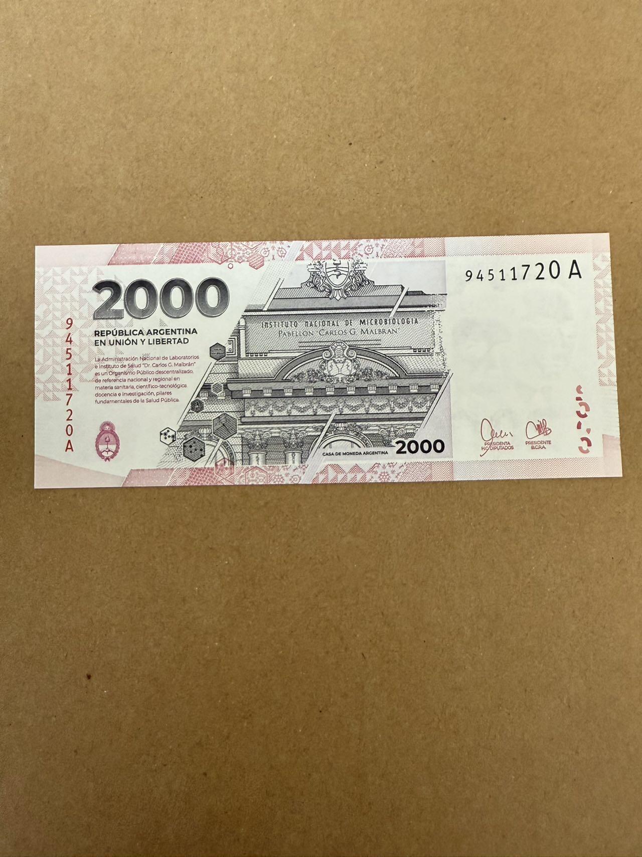 【炜奕收藏】，第三十九期 2023年阿根廷2000比索纪念钞，UNC品相，A冠