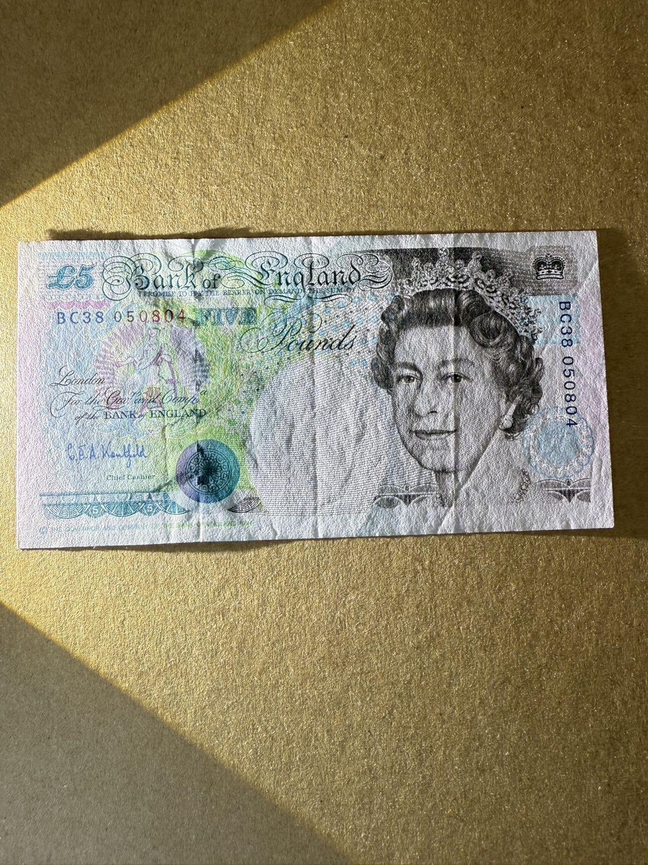 【炜奕收藏】，第三十九期 英国E序列初版5镑深色版，AU品相