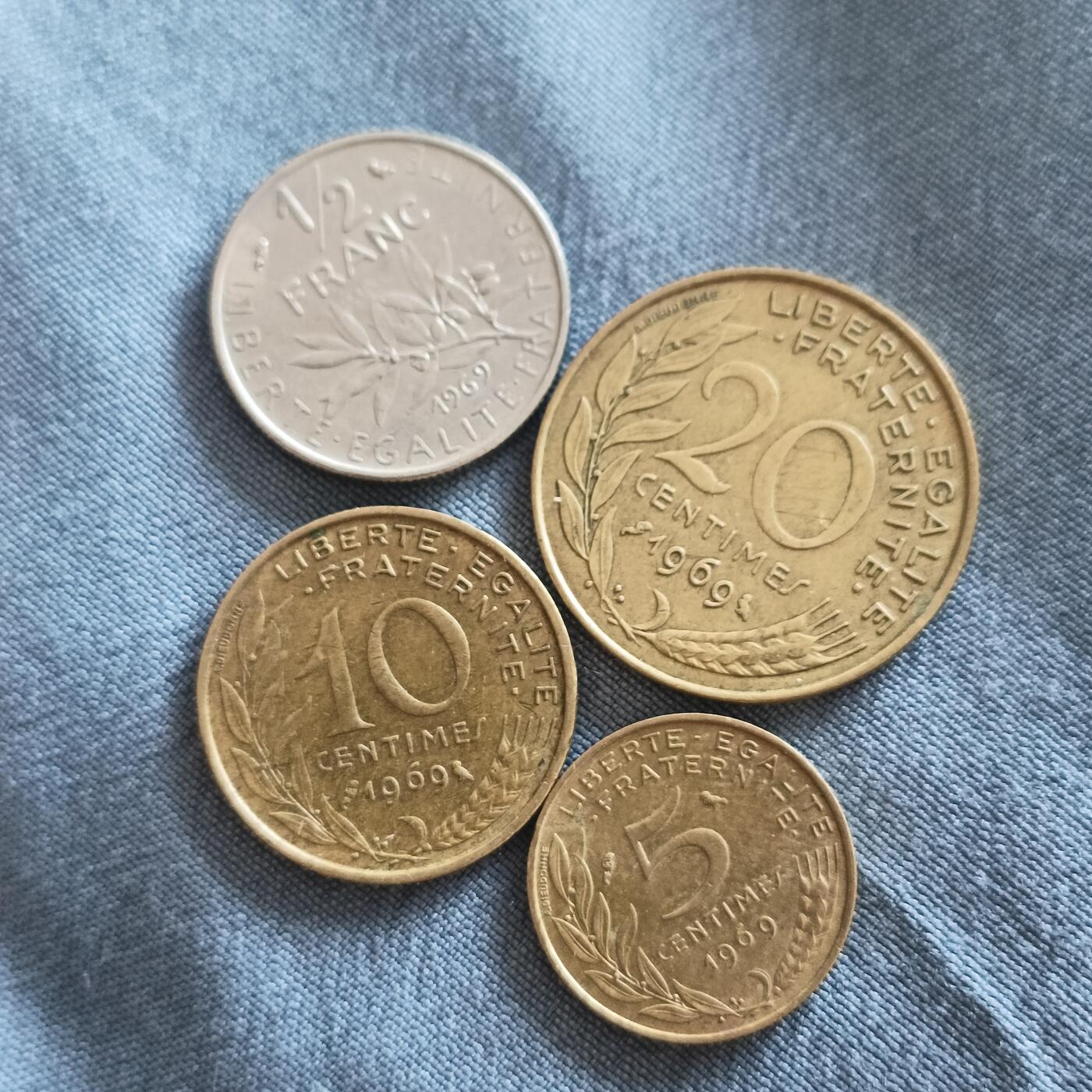泡泡币外币第五十九场可代拍15038385335微信 法国69年清年份