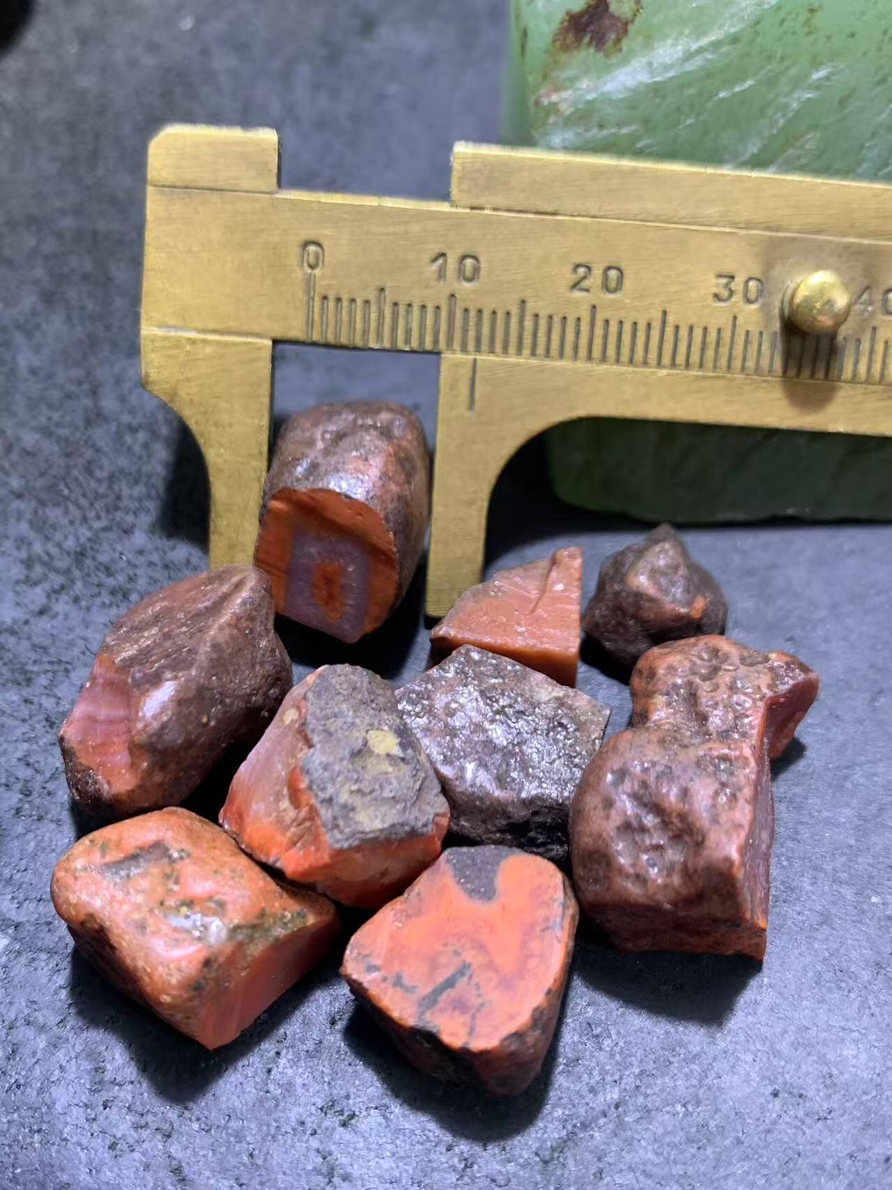 川料开窗料南红玛瑙小原石一组，