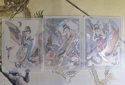 奇趣收藏卡牌拍卖第19场 - 山河潮玩限定礼盒  心染 绘 三霄娘娘三拼卡 粗闪 全新覆膜卡夹卡膜保护