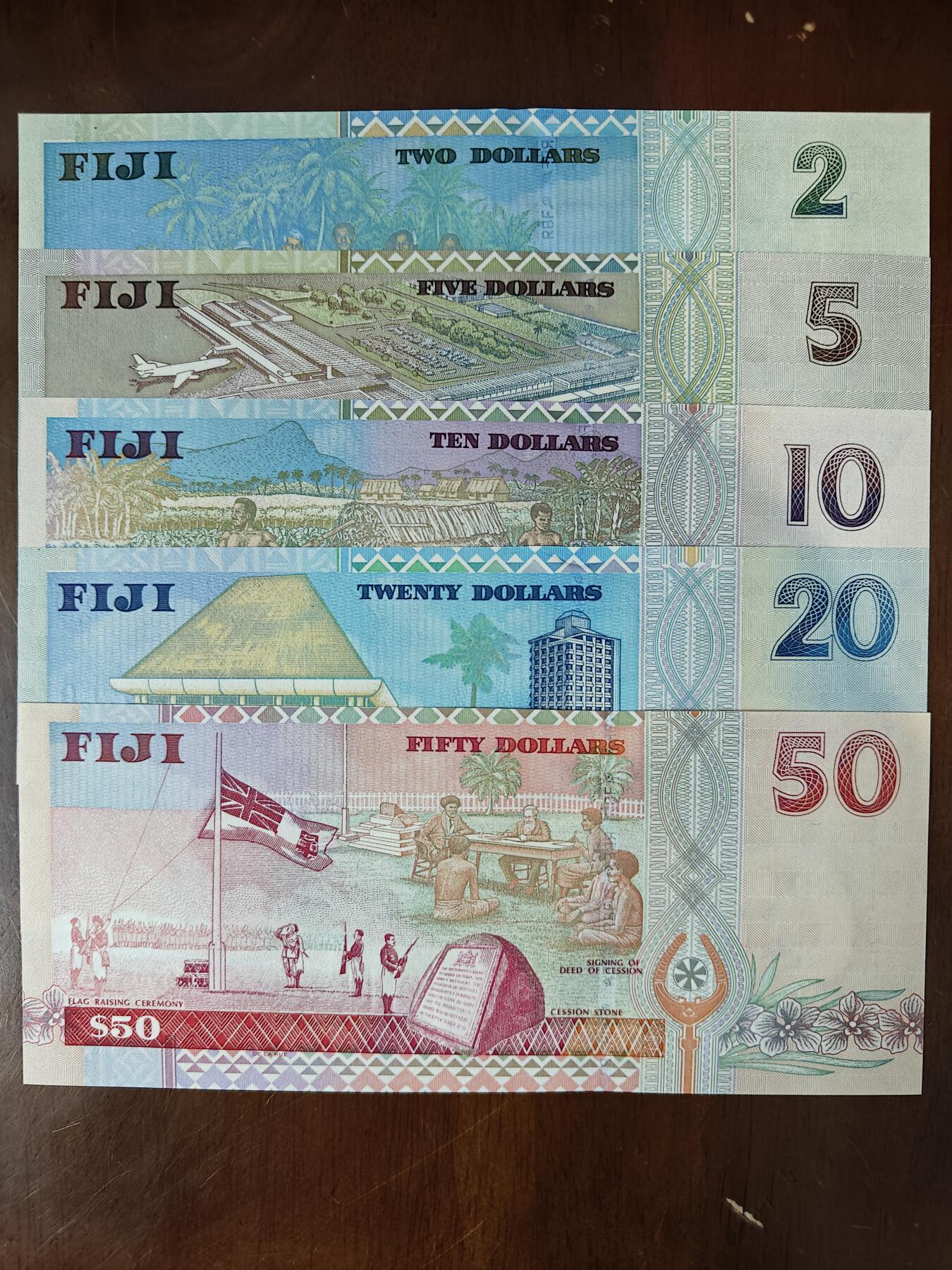 全新斐济5张套(2,5,10,20,50元)2002年英女王版UNC保真尾58同号