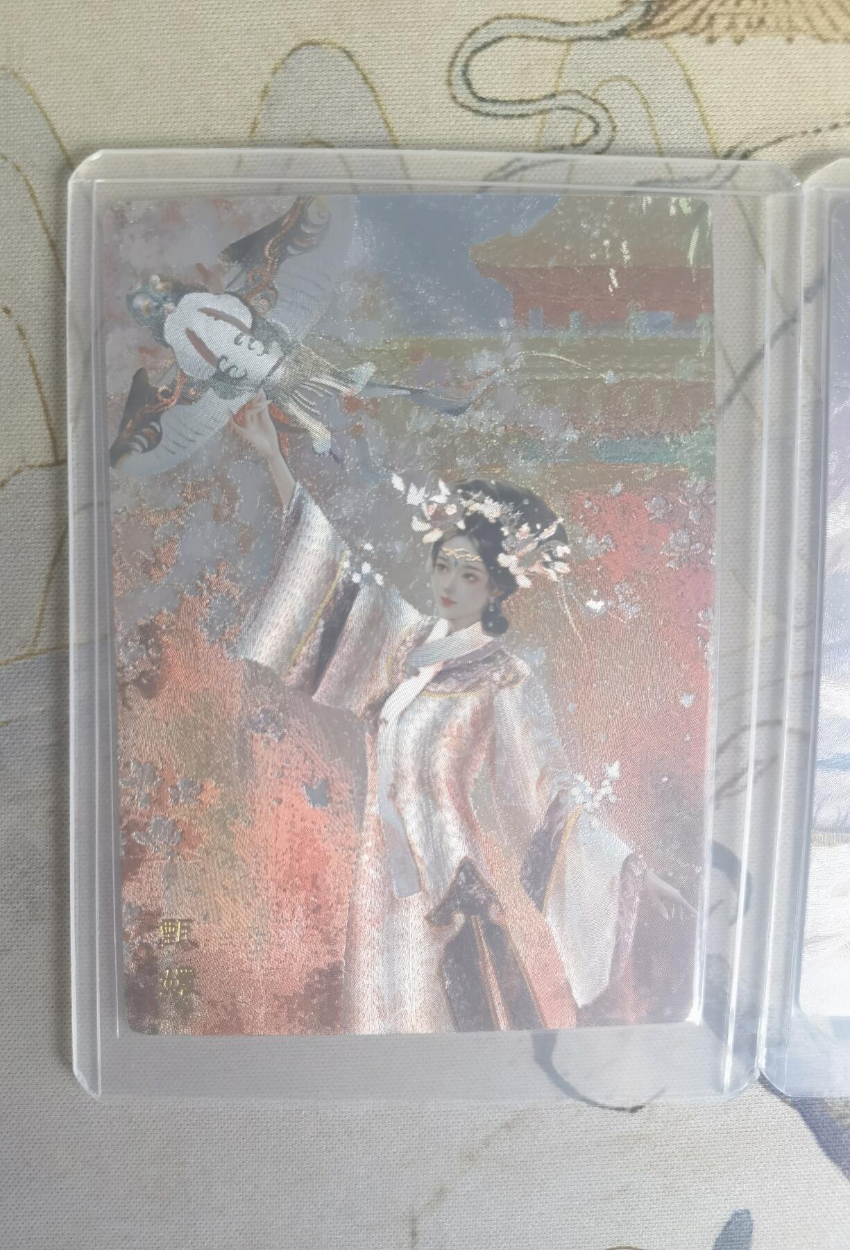 奇趣收藏卡牌拍卖第19场 山河潮玩  嘉宁 殷温娇，延渔 孔雀明王，雪舟 甄嬛  粗闪 各1张 全新覆膜卡夹卡膜保护