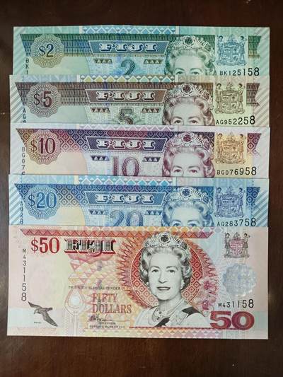 全新斐济5张套(2,5,10,20,50元)2002年英女王版UNC保真尾58同号 - 全新斐济5张套(2,5,10,20,50元)2002年英女王版UNC保真尾58同号