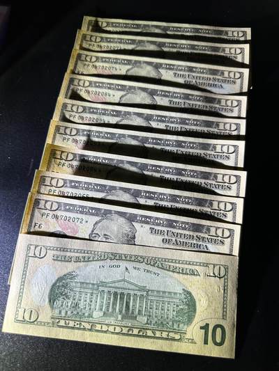 《外钞收藏家》第五百四十七期（本期稀少裸币、刀币、精品评级）（本平台长期征集拍品、欢迎藏友们联系合作） 2017年美国10美元 10张一起 全部是补号 全新UNC