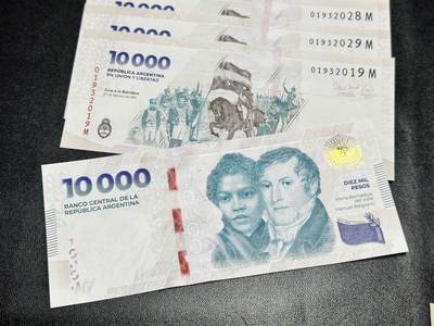 《外钞收藏家》第五百四十七期（本期稀少裸币、刀币、精品评级）（本平台长期征集拍品、欢迎藏友们联系合作） 2024年阿根廷1万比索 五张一起 26、28、29、19、20