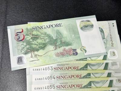 《外钞收藏家》第五百四十七期（本期稀少裸币、刀币、精品评级）（本平台长期征集拍品、欢迎藏友们联系合作） 新加坡塑料钞5元 10连号 尾51-60 全新UNC