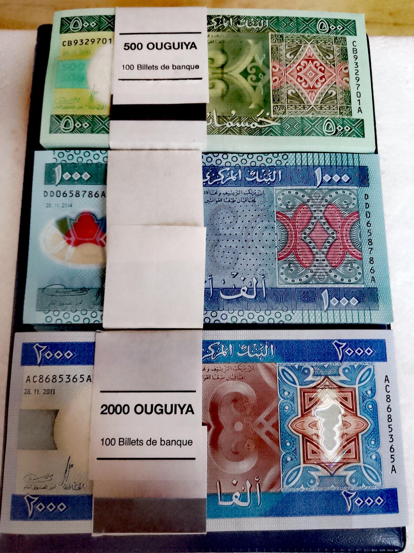 全新毛里塔尼亚2013、2014、2011年500、1000、2000乌吉亚靓品纸币89枚一叠共三叠267枚一套