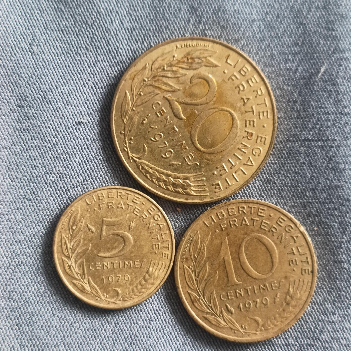 泡泡币外币第六十场可代拍15038385335微信 法国79年清年份