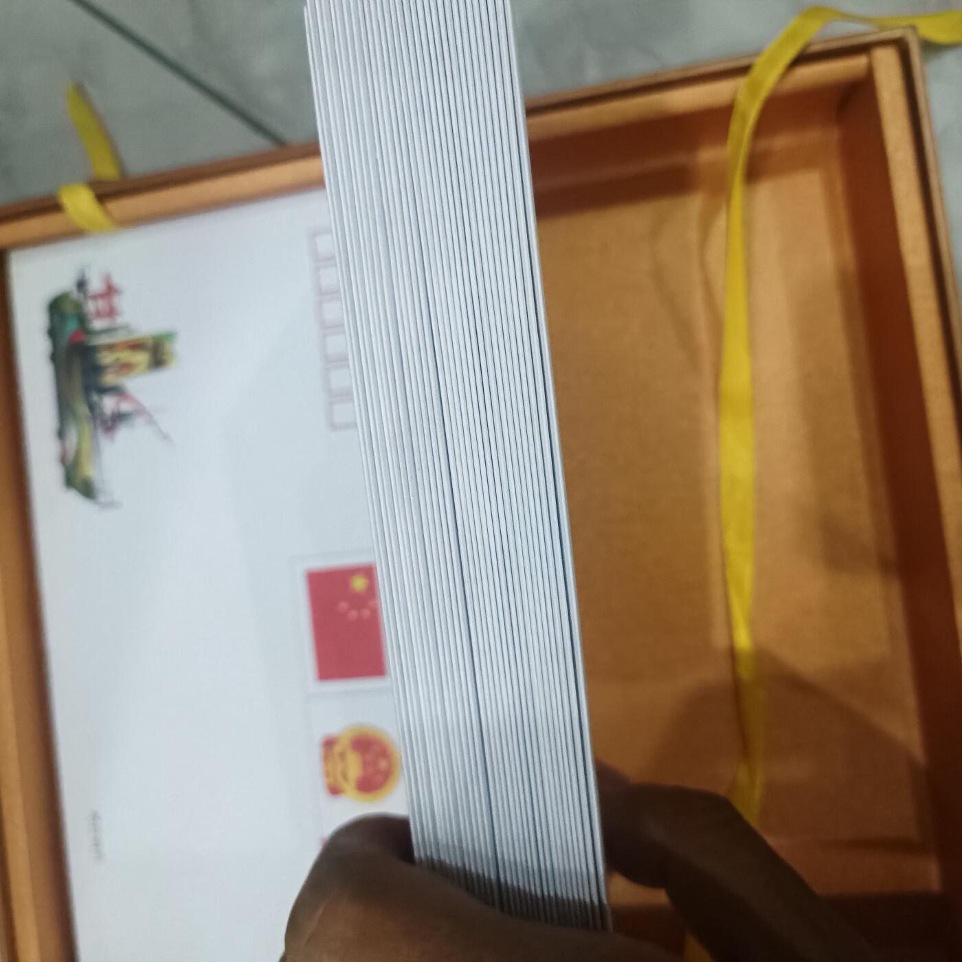 泡泡币外币第六十场可代拍15038385335微信 成立60周年游行彩车纪念游资分卡大全套特别厚。一本100多张
