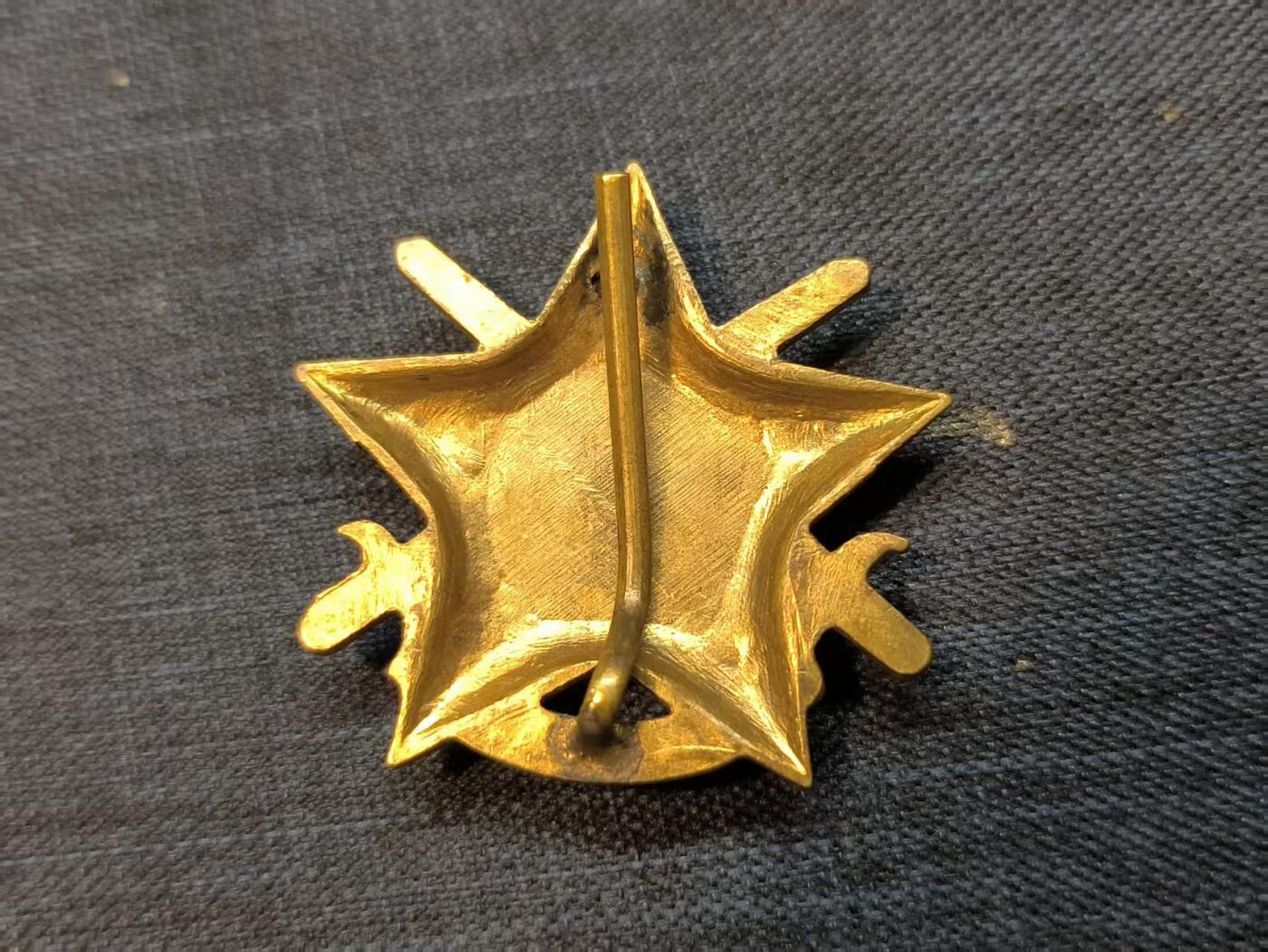 古林万国勋赏☆☆爱藏☆☆精品第二期-分享拍场赚佣金 匈牙利人民共和国金级军事体能训练证章 KHT版本热珐琅铜鎏金材质