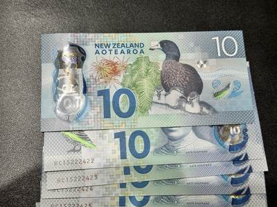 《外钞收藏家》第五百四十七期（本期稀少裸币、刀币、精品评级）（本平台长期征集拍品、欢迎藏友们联系合作） 新西兰10元塑料钞 全新 标准10连号 21-30