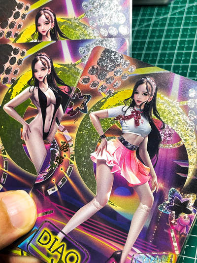 显眼宝23期 都是自己玩的卡 - 卡颜月色卡牌  原创月华录系列人物艺术卡，现代舞者貂蝉共3张   折光钻闪   大卡尺寸  63*88