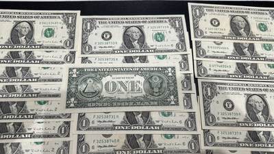 《外钞收藏家》第五百四十七期（本期稀少裸币、刀币、精品评级）（本平台长期征集拍品、欢迎藏友们联系合作） 1995年美国1美元 24张一起  有几张UNC- 其他基本全新