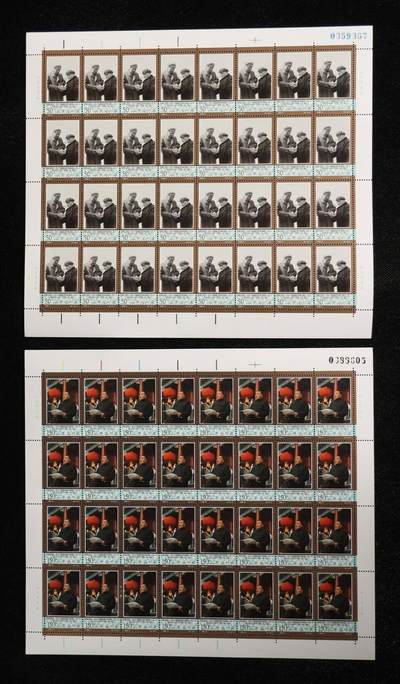 洪涛臻品批发群 精选邮票限时拍卖第1119期  1998-3邓小平新32套一版，全品相，金粉亮，评级品相，适合收藏，行情触底开始上涨，注意囤货