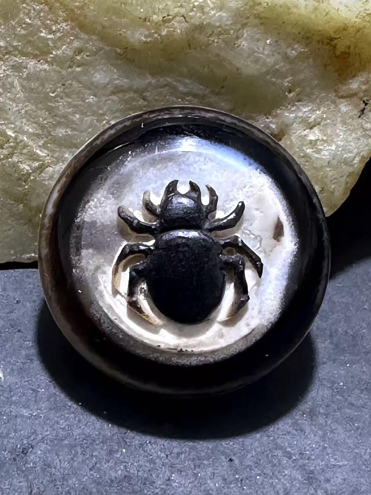 精品药师玛瑙手工雕刻蜘蛛板珠（背云）一颗