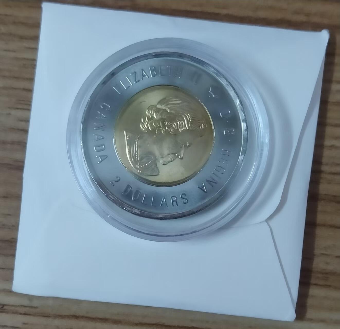 ❤️【币观天下】❤️ 第317期钱币拍卖- 2025.7.18周五晚上6点半场-长期征集拍品 加拿大2020年2元，比尔里德原住民艺术-脸谱，法定面值2加元，双金属彩色纪念币(原装全新)