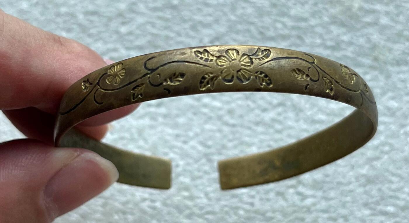 中国台湾新台币振兴经济消费券/民国钞，新年生肖铜章，一盎司精制纪念银币，新疆喀造饷银五钱双旗银币，清末民国老物件(铃铛、镯子、银链、发簪)，中国历代古钱币含乾元重宝折五十重轮，彼得堡世界钱币勋章拍卖第130期