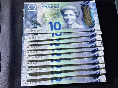 《外钞收藏家》第五百四十七期（本期稀少裸币、刀币、精品评级）（本平台长期征集拍品、欢迎藏友们联系合作） 新西兰10元塑料钞 全新 标准10连号 91-00