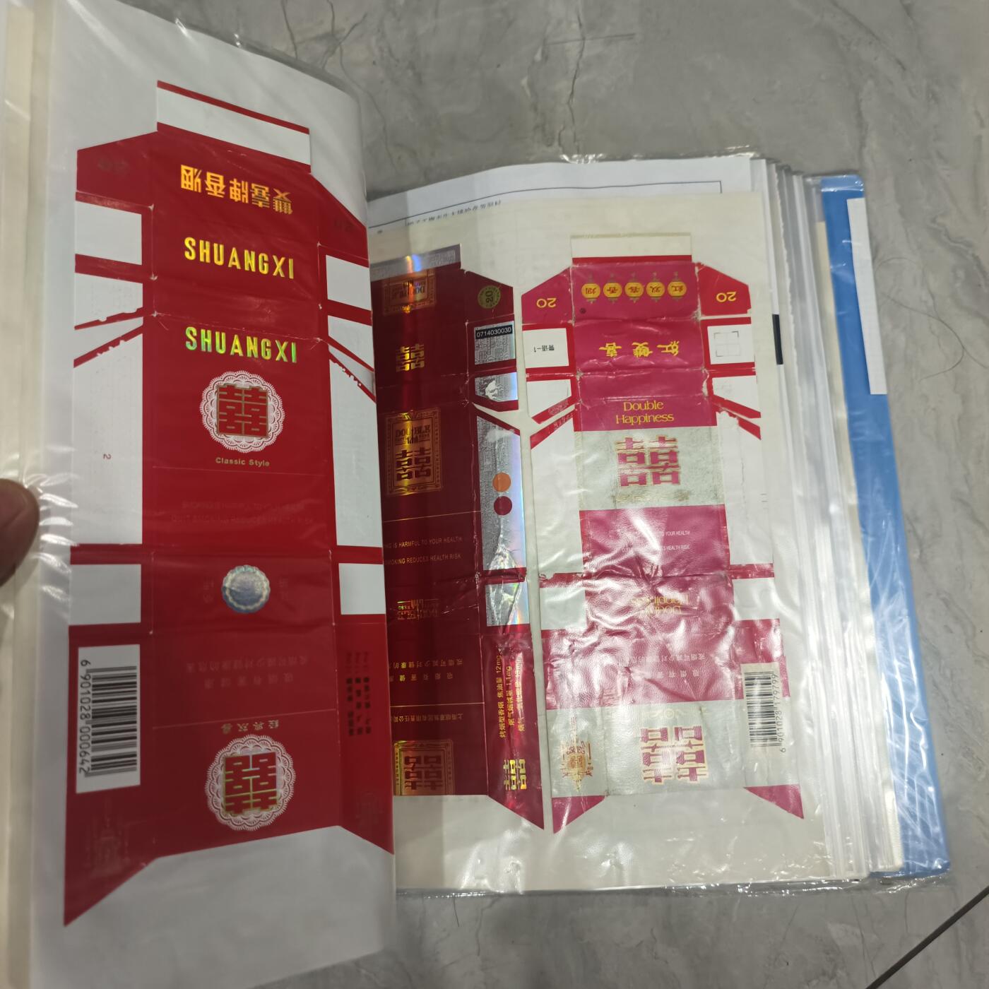 泡泡币外币第六十场可代拍15038385335微信 很厚，一大本烟标100张
