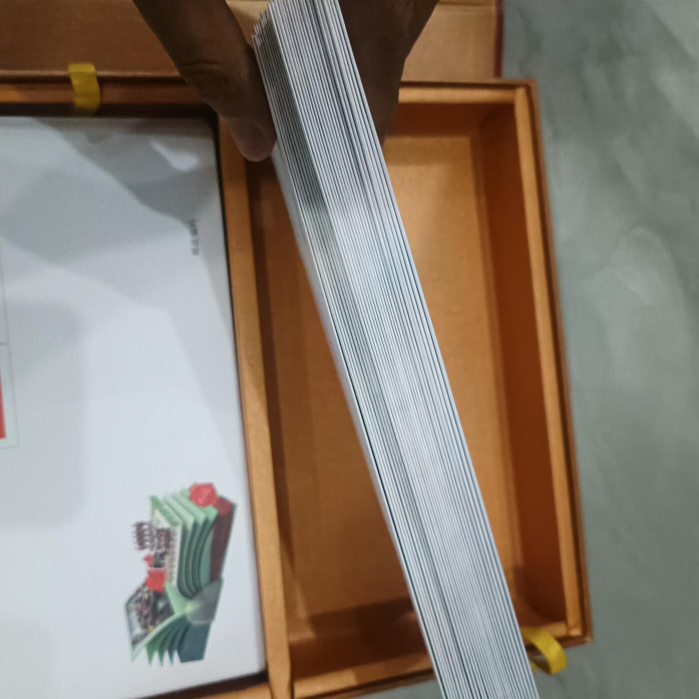 泡泡币外币第六十场可代拍15038385335微信 成立60周年游行彩车纪念游资分卡大全套特别厚。一本100多张