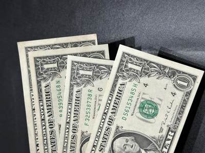 《外钞收藏家》第五百四十七期（本期稀少裸币、刀币、精品评级）（本平台长期征集拍品、欢迎藏友们联系合作） 1995年美国1美元 24张一起  有几张UNC- 其他基本全新