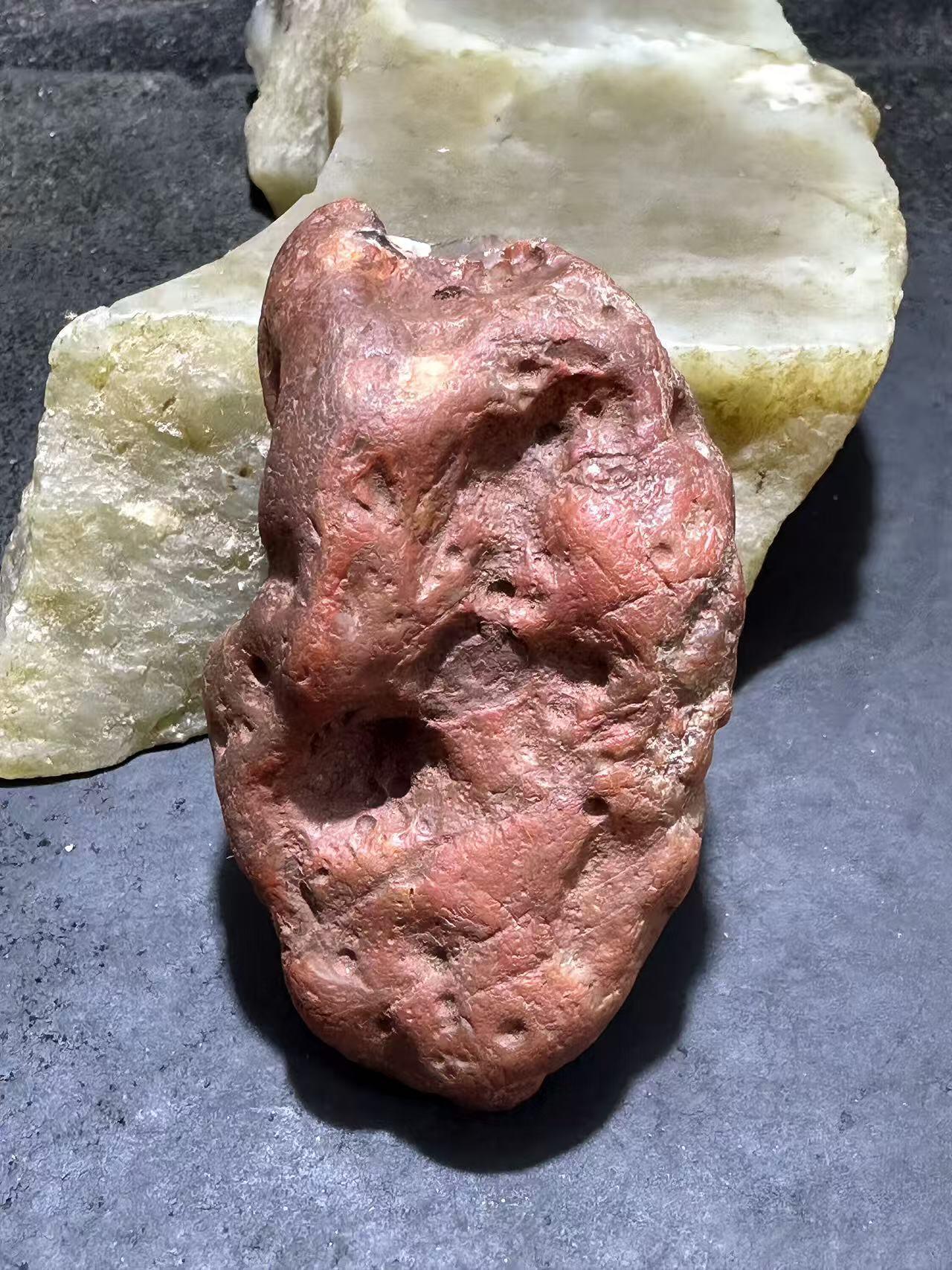 精美川料红皮开窗荔枝冻南红玛瑙原石一颗，