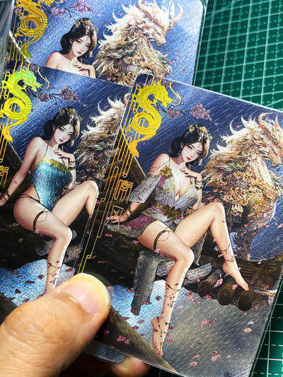 显眼宝23期 都是自己玩的卡 - 卡颜月色卡牌  原创龙之九子系列人物艺术卡，嘲凤共3张   粗闪烫金   大卡尺寸  63*88