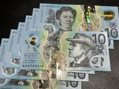 《外钞收藏家》第五百四十七期（本期稀少裸币、刀币、精品评级）（本平台长期征集拍品、欢迎藏友们联系合作） 2017年澳大利亚10元 9张31-40少尾7 全新UNC