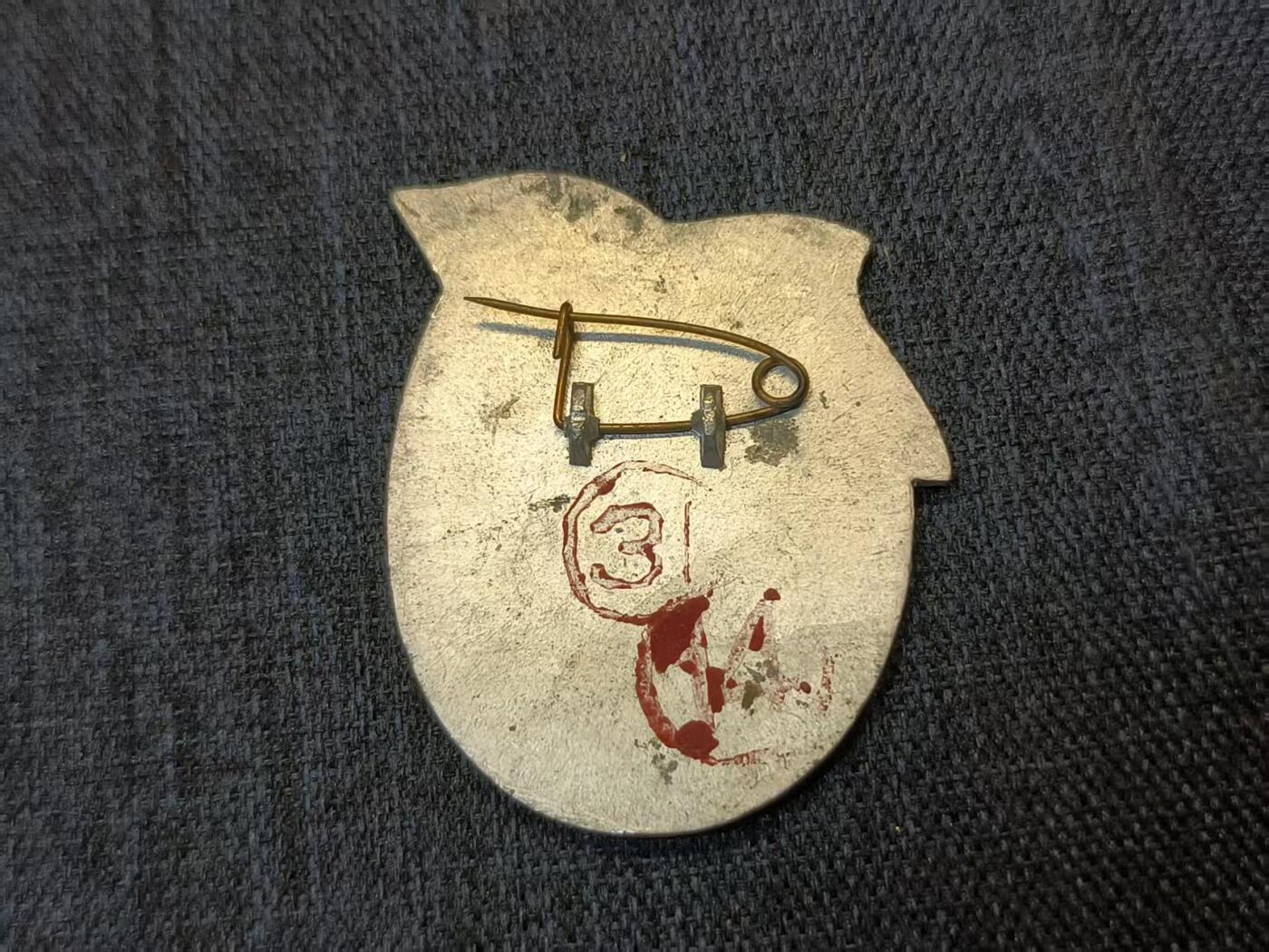 古林万国勋赏☆☆爱藏☆☆精品第二期-分享拍场赚佣金 越南1972圣诞节攻势奖章 此战著名战役 越军大败 不得不回撤战略性调整 能活着拿章很不容易