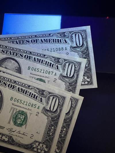 《外钞收藏家》第五百四十七期（本期稀少裸币、刀币、精品评级）（本平台长期征集拍品、欢迎藏友们联系合作） 1993年美国小头版10美元 四张一起 轻微黄潮斑