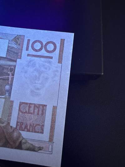 《外钞收藏家》第五百四十七期（本期稀少裸币、刀币、精品评级）（本平台长期征集拍品、欢迎藏友们联系合作） 1948年法国100法郎 全新 边上轻微潮