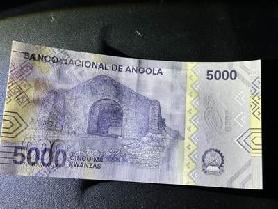 《外钞收藏家》第五百四十七期（本期稀少裸币、刀币、精品评级）（本平台长期征集拍品、欢迎藏友们联系合作） 2023年安哥拉5000 全新 不绝 有压痕