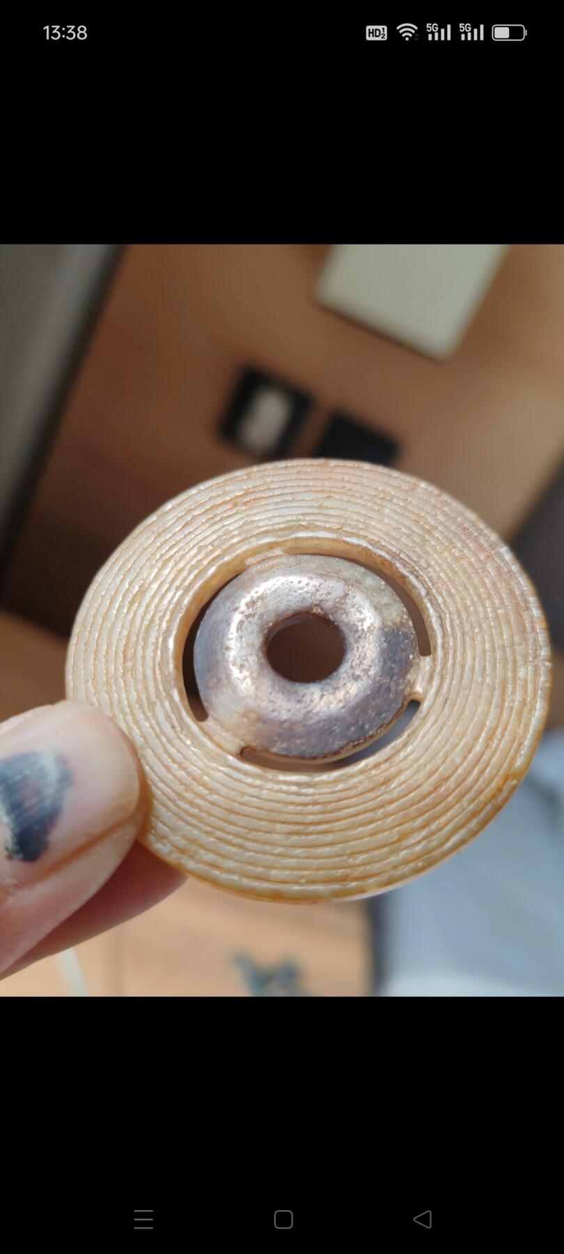 老古玉雕刻玉圈环一个，品相如图